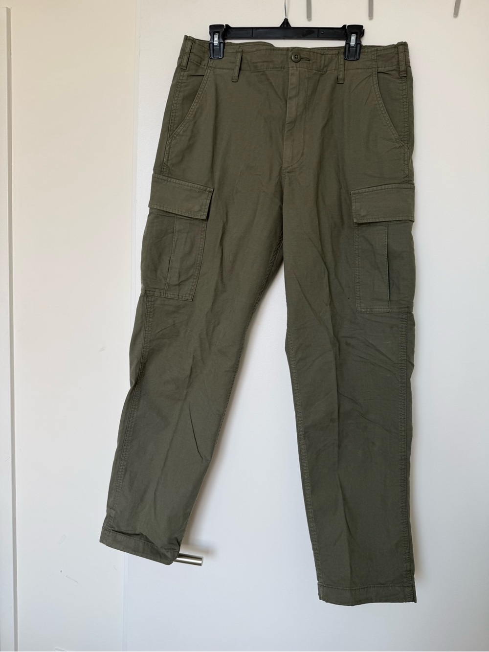 Uniqlo Olive Green Cargo Pants with Multiple Pockets